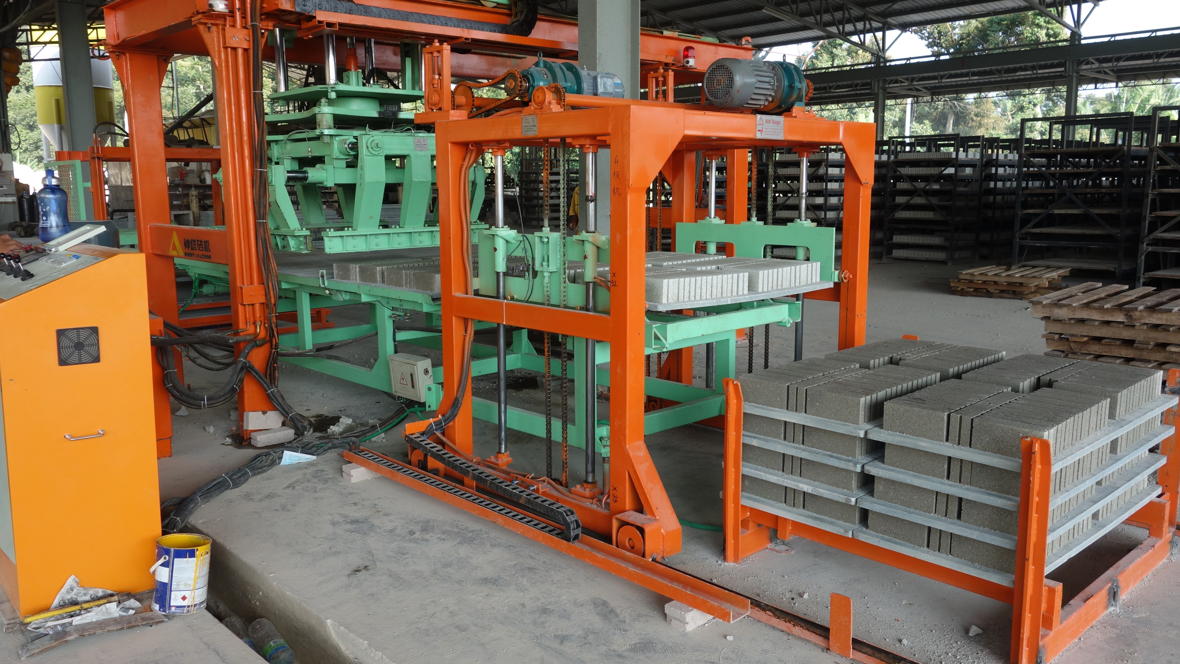 制磚機(jī),神塔機(jī)械,神塔磚機(jī),磚機(jī),廣西磚機(jī),神塔