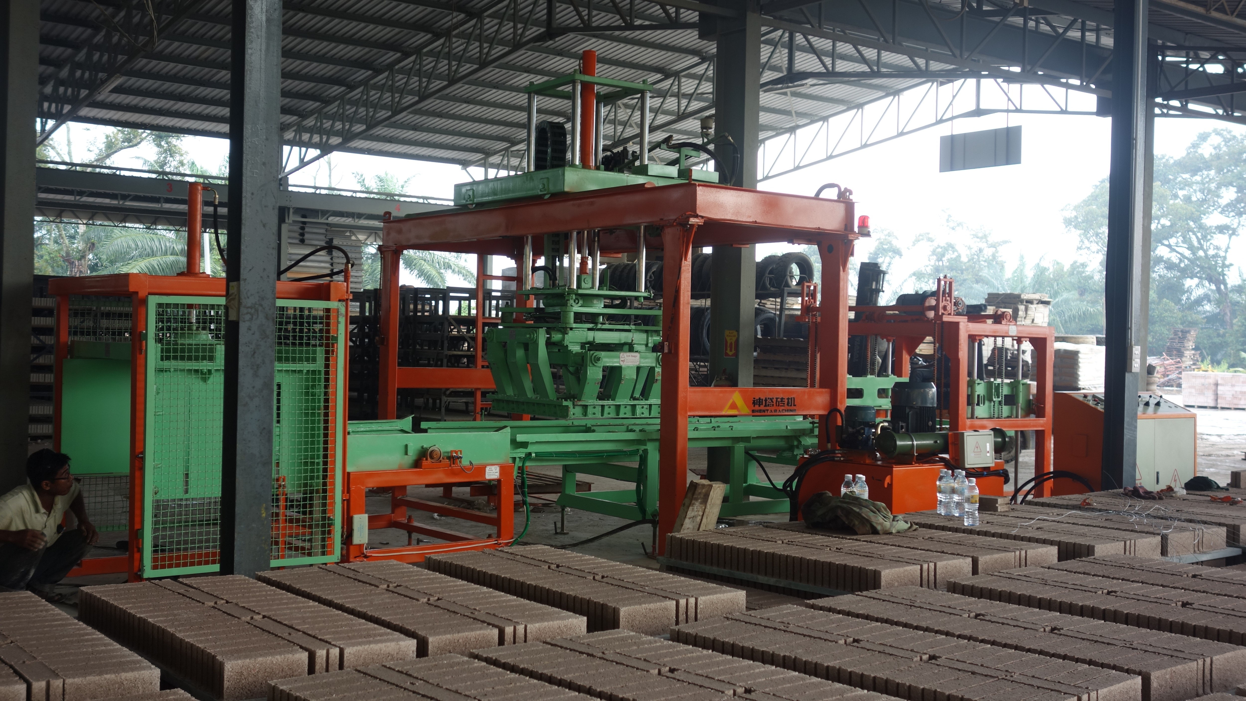 制磚機(jī),神塔機(jī)械,神塔磚機(jī),磚機(jī),廣西磚機(jī),神塔